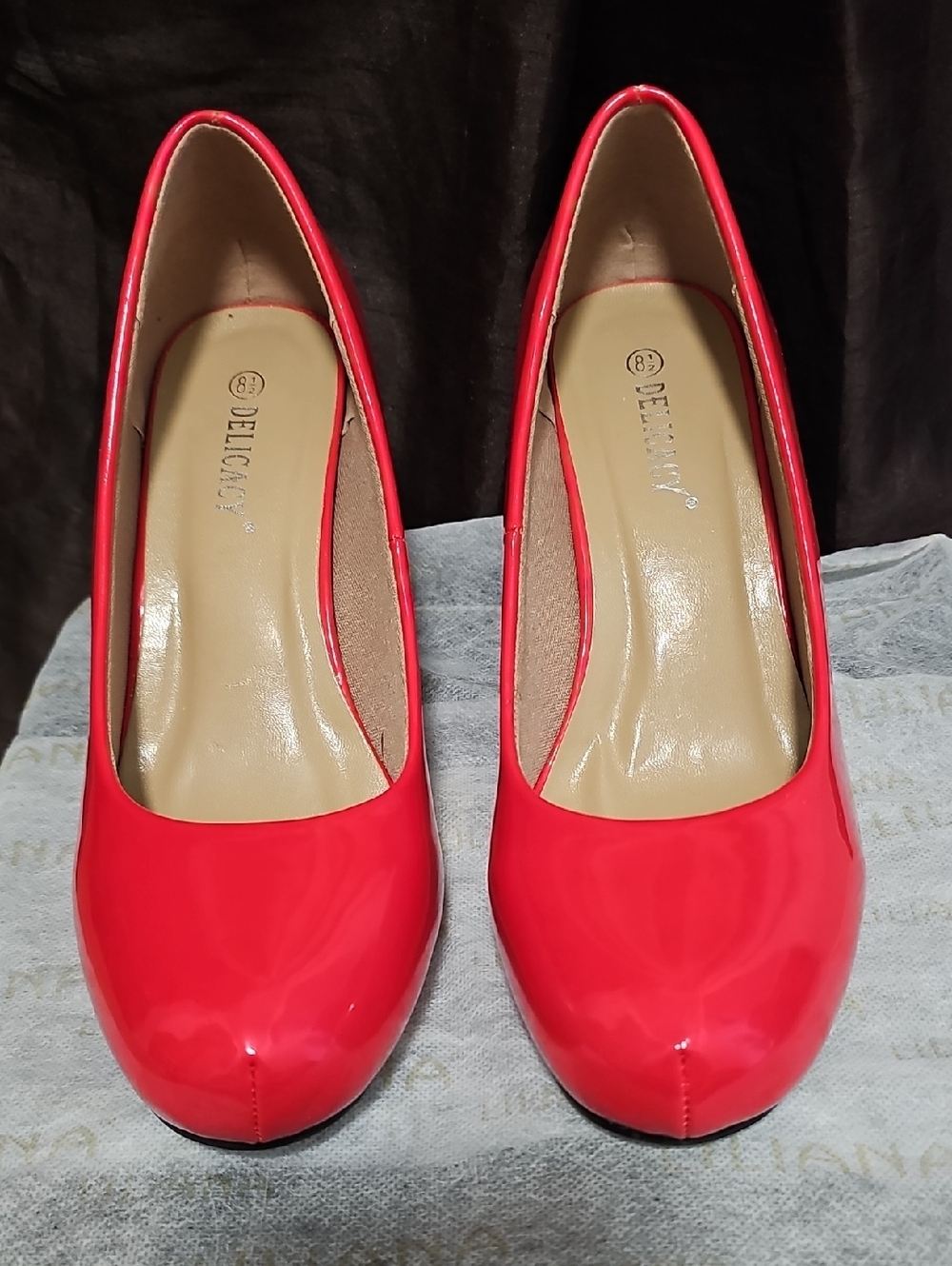 Delicacy Bright Red Patent Round-Toe Women’s Pumps